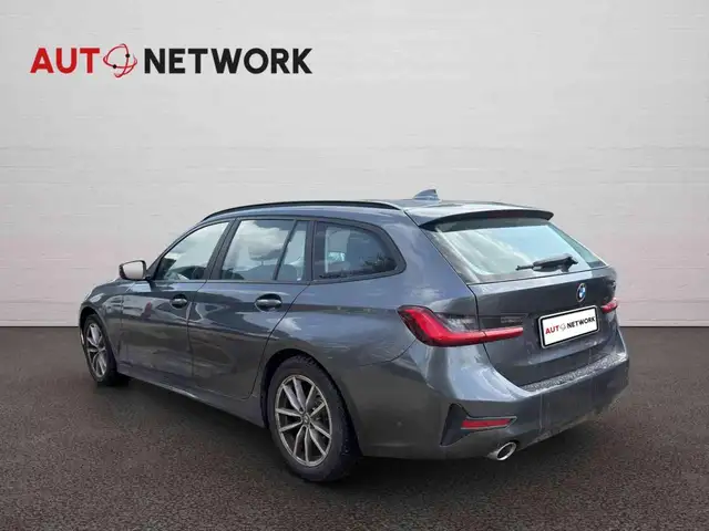 BMW 3 Series view 2