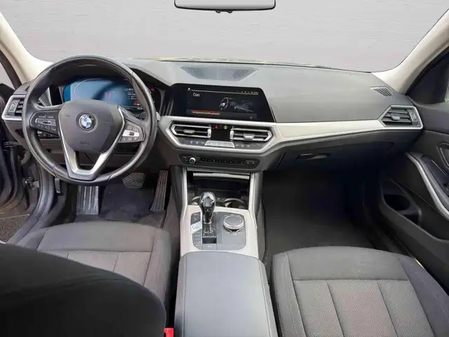BMW 3 Series view 11