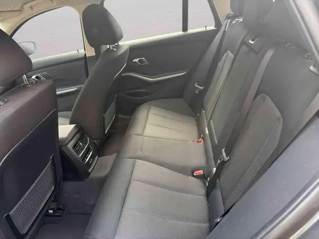 BMW 3 Series view 10