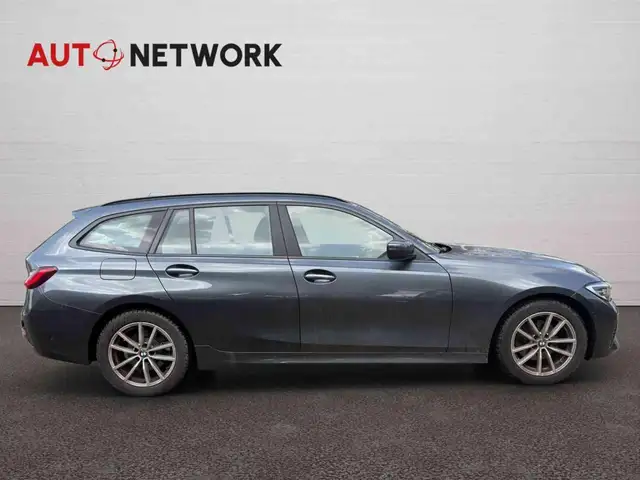 BMW 3 Series view 8