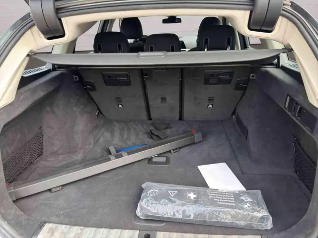 BMW 3 Series view 12