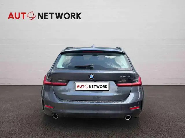 BMW 3 Series view 6