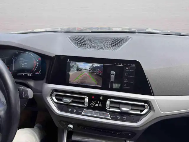 BMW 3 Series view 13