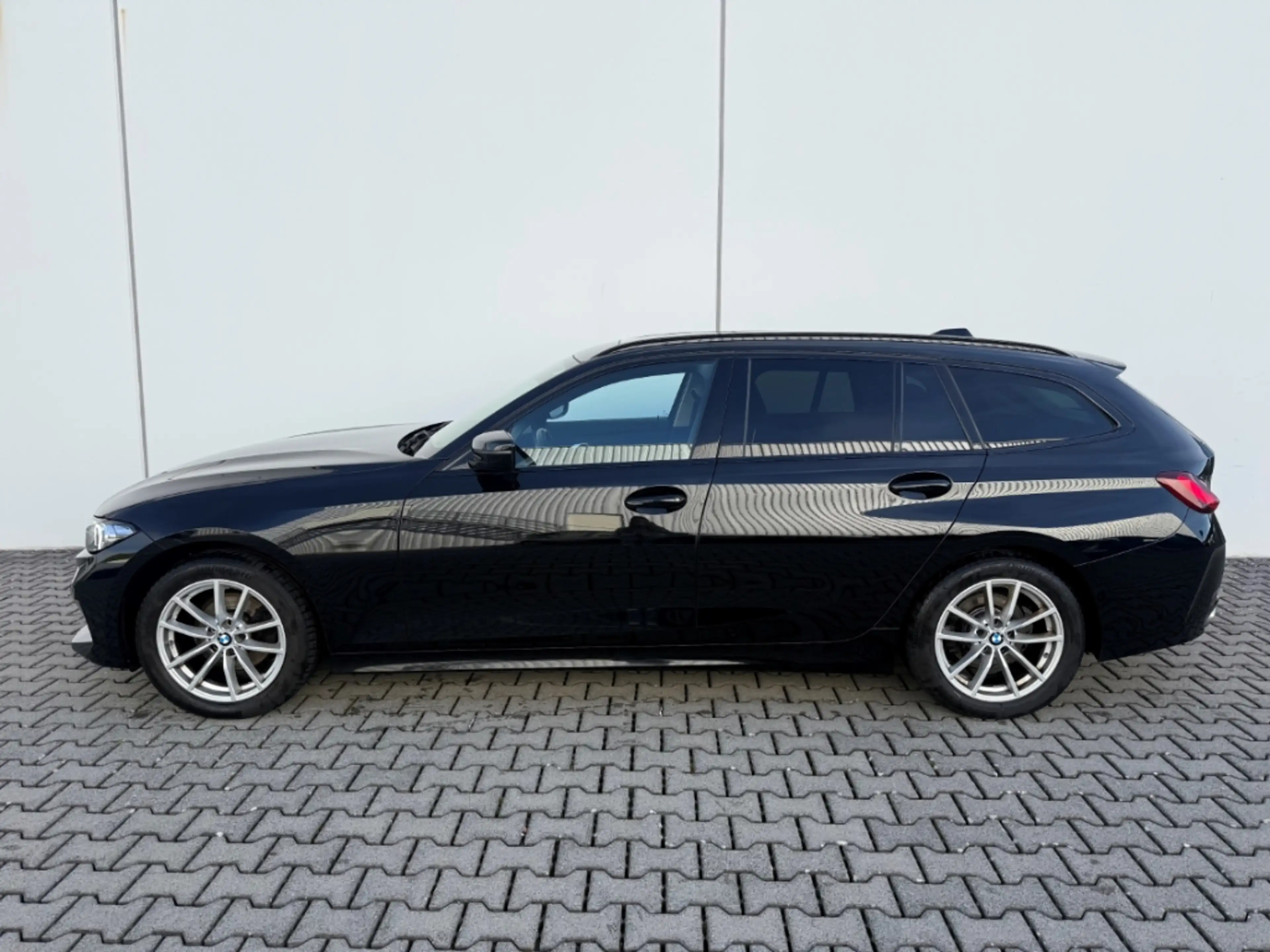 BMW 320 iA Touring AHK-klappbar AHK Panorama Navi Digitale — photo 3