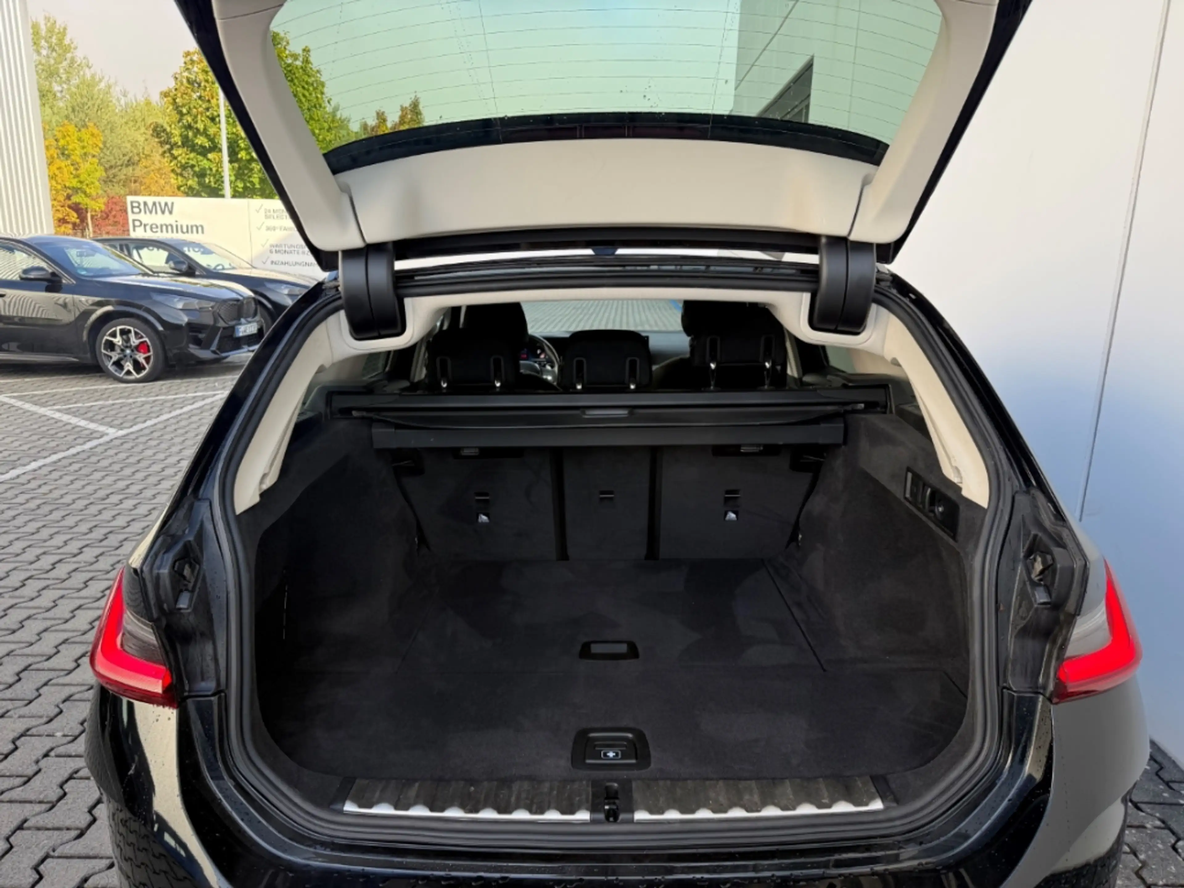 BMW 320 iA Touring AHK-klappbar AHK Panorama Navi Digitale — photo 13
