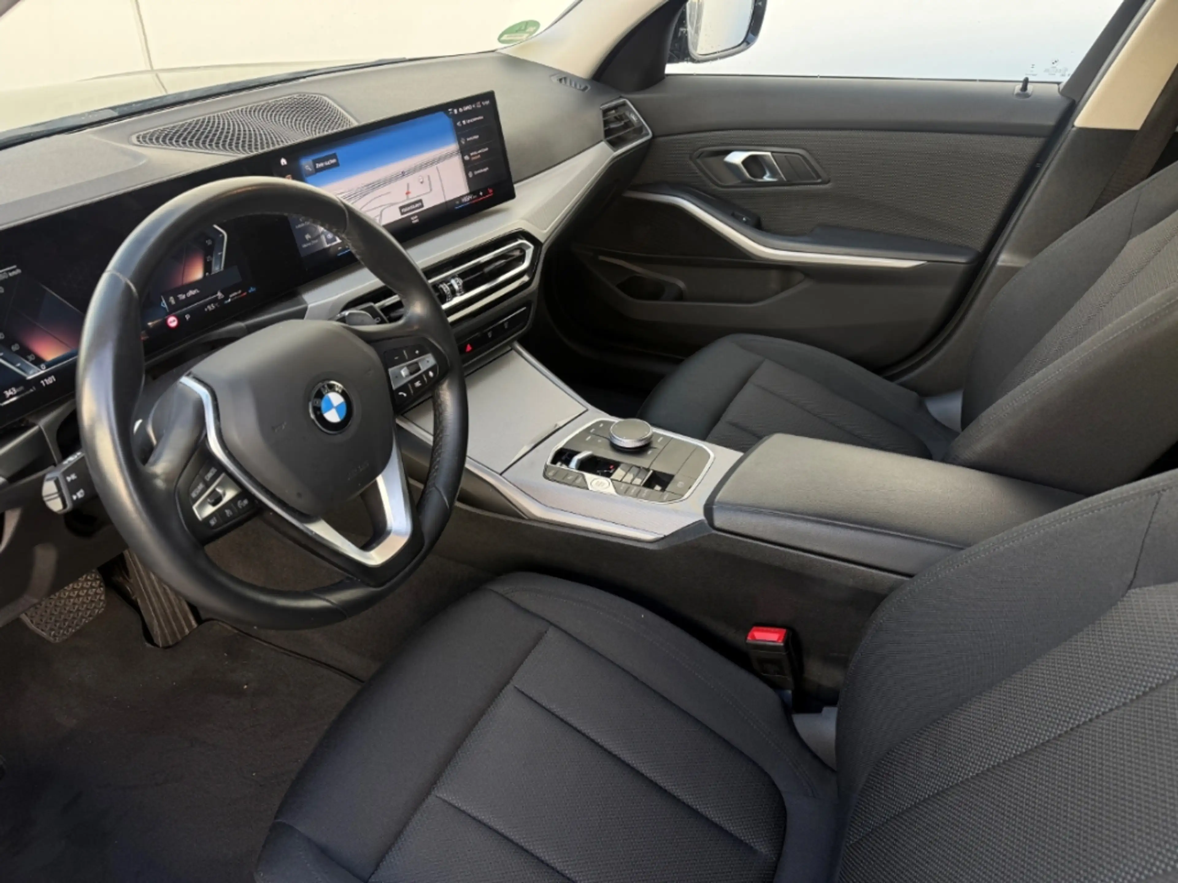 BMW 320 iA Touring AHK-klappbar AHK Panorama Navi Digitale — photo 6