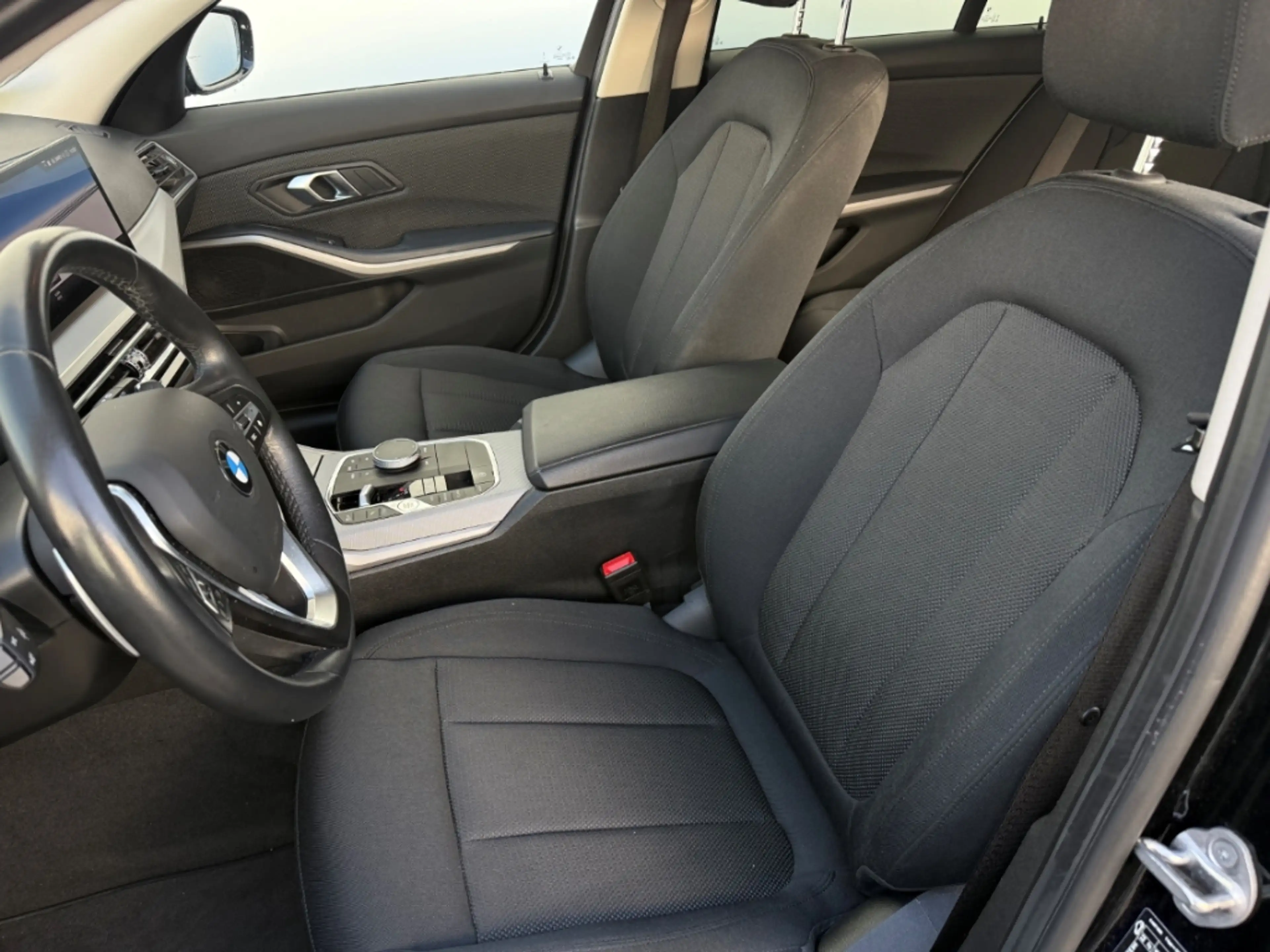 BMW 320 iA Touring AHK-klappbar AHK Panorama Navi Digitale — photo 10
