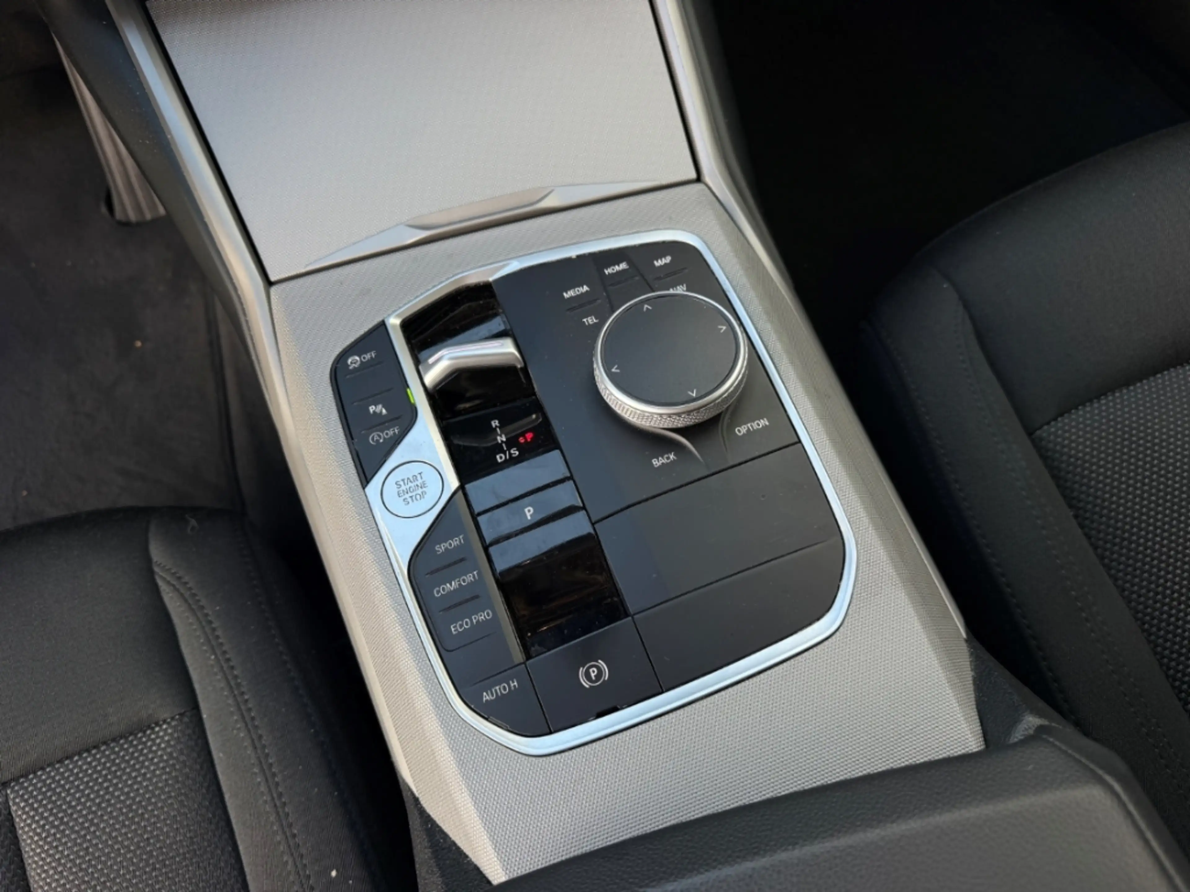 BMW 320 iA Touring AHK-klappbar AHK Panorama Navi Digitale — photo 9