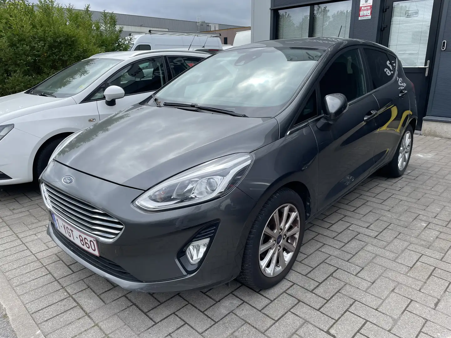 Ford Fiesta 1.1i Titanium ** boite a vitesses cassé !!! ** Gris - 1