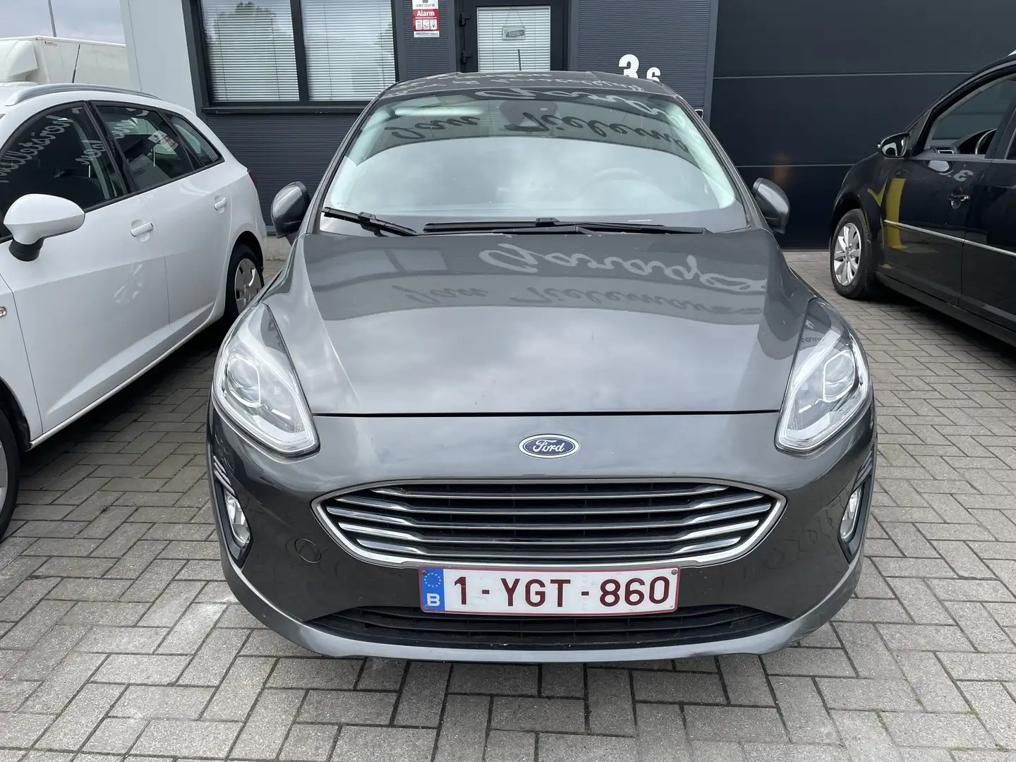 Ford Fiesta 1.1i Titanium ** boite a vitesses cassé !!! ** Gris - 2