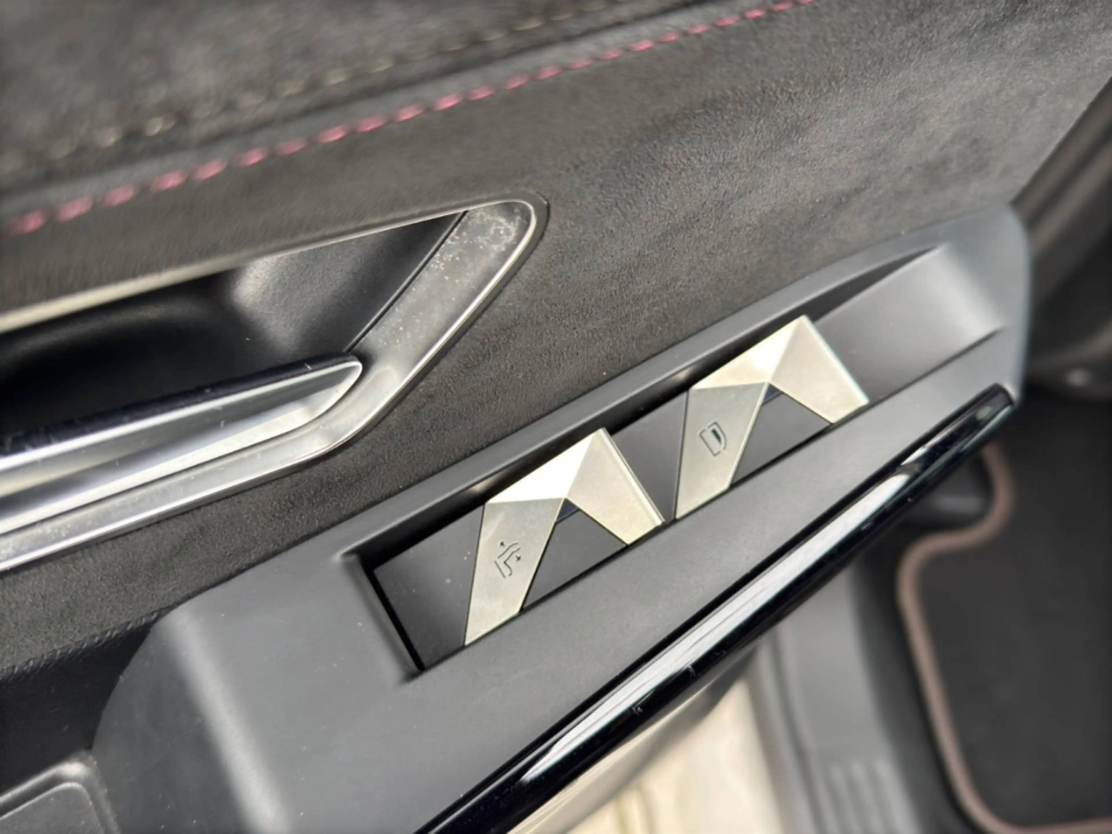 DS Automobiles DS 7 E-Tense  Performance Line +  E-TENSE 225 1.6 — photo 19