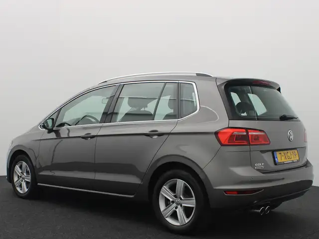 Volkswagen Golf Sportsvan view 3