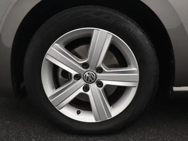 Volkswagen Golf Sportsvan view 6