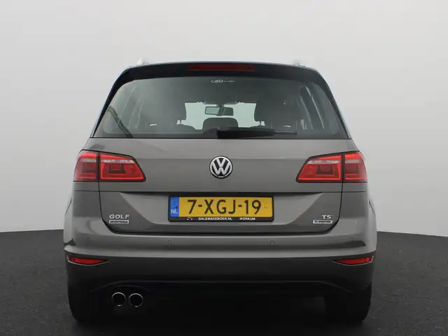 Volkswagen Golf Sportsvan view 4