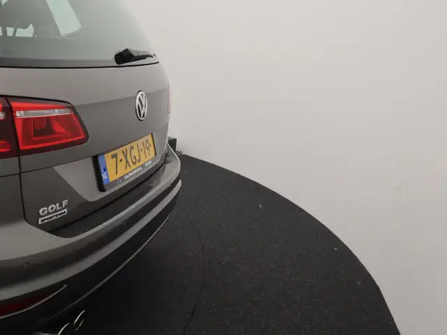 Volkswagen Golf Sportsvan view 5