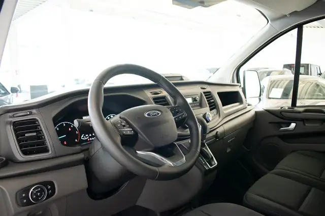 Ford Transit Custom view 7