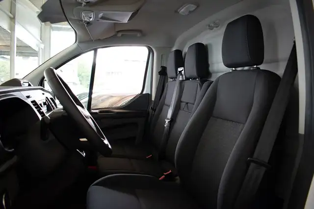 Ford Transit Custom view 8