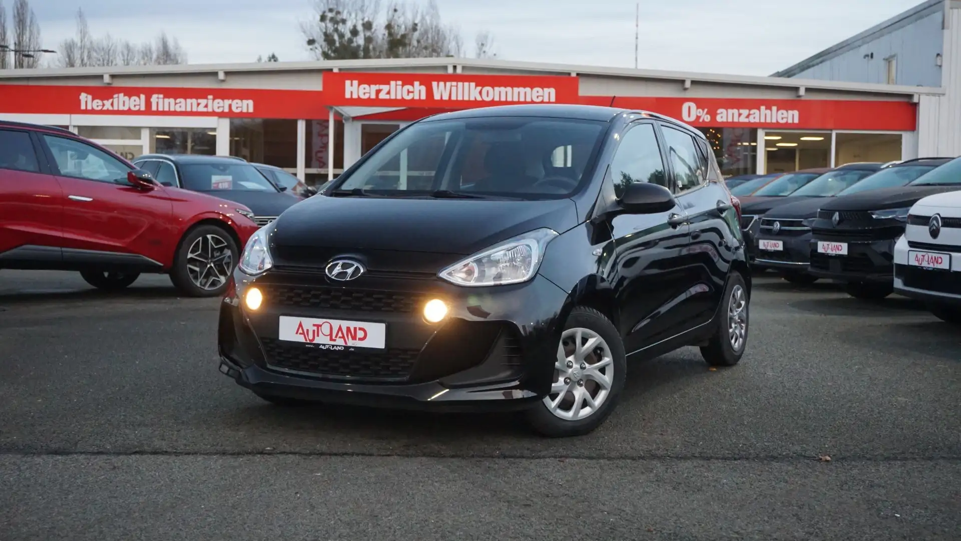 Hyundai i10 1.0 Basis Klima USB AUX Schwarz - 2