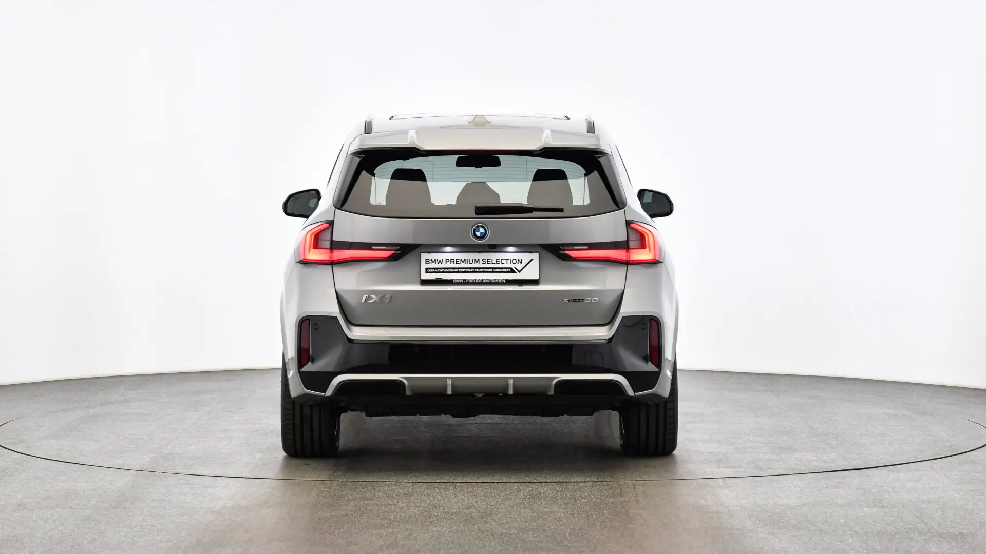 BMW iX1 xDrive30 Silber - 2