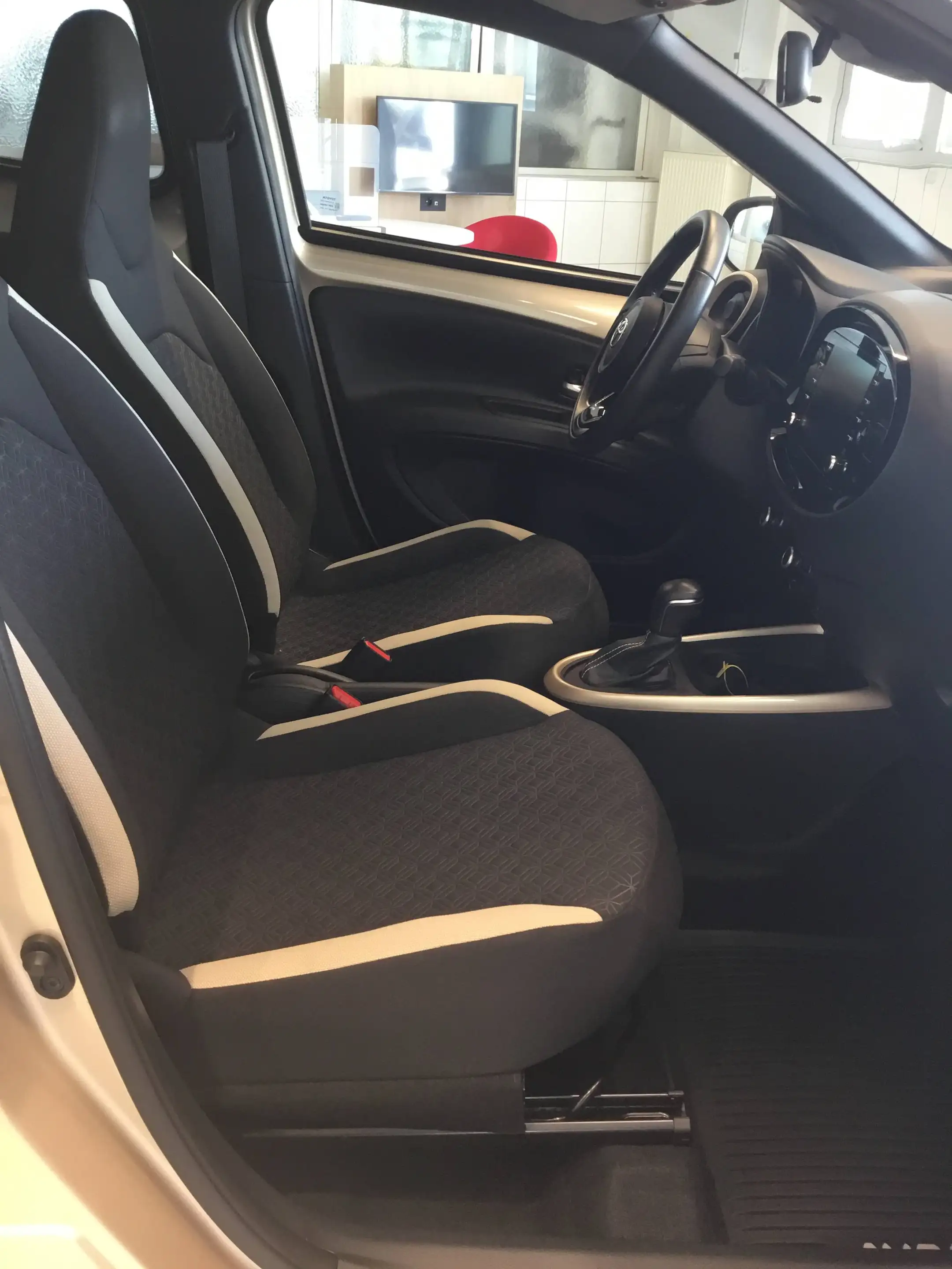 Toyota Aygo Pulse CVT + Komfort P. + Sicht P. — photo 9