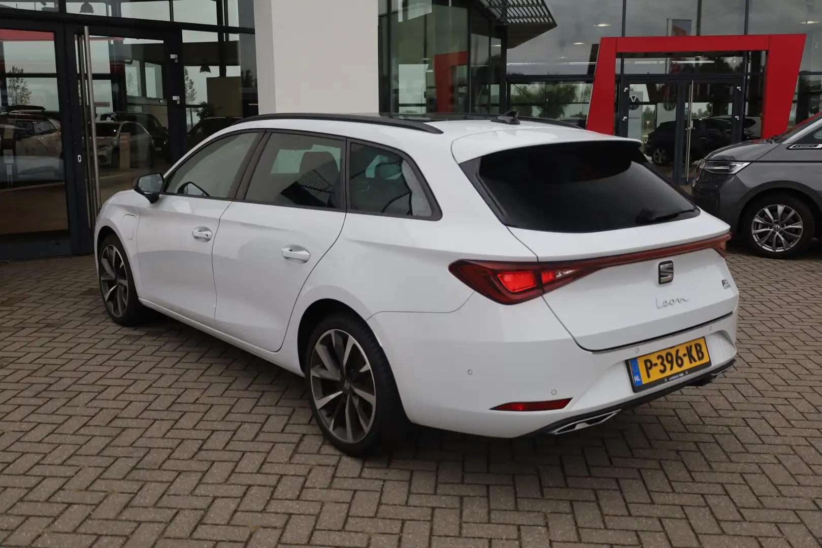 SEAT Leon e-Hybrid Sportstourer 1.4 TSI eHybrid PHEV FR PL €613 p/m* Blanc - 2