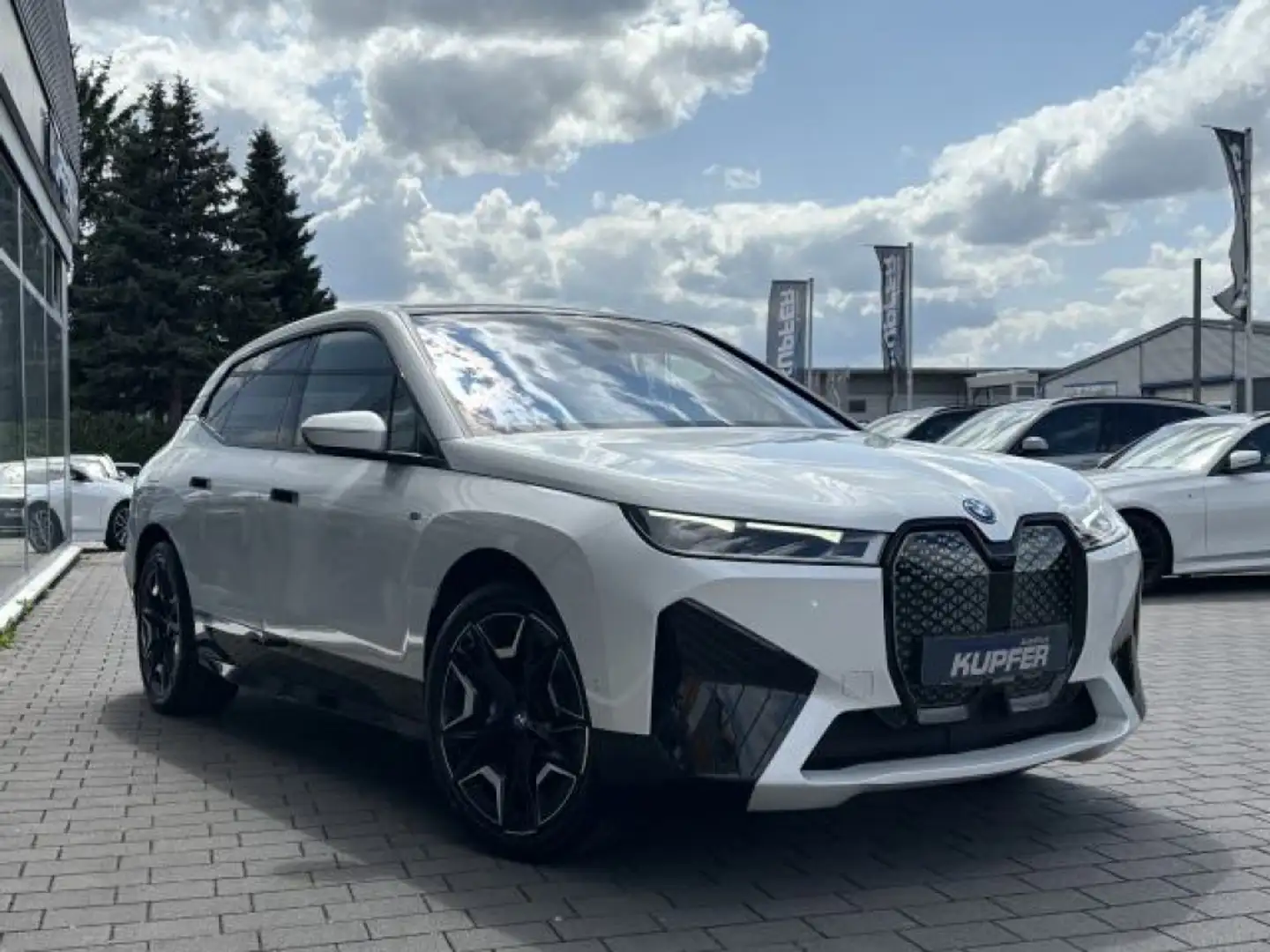 BMW iX M60 Sportpak.AHK°22-LASER°PANO°Massag°Bowers Biały - 2