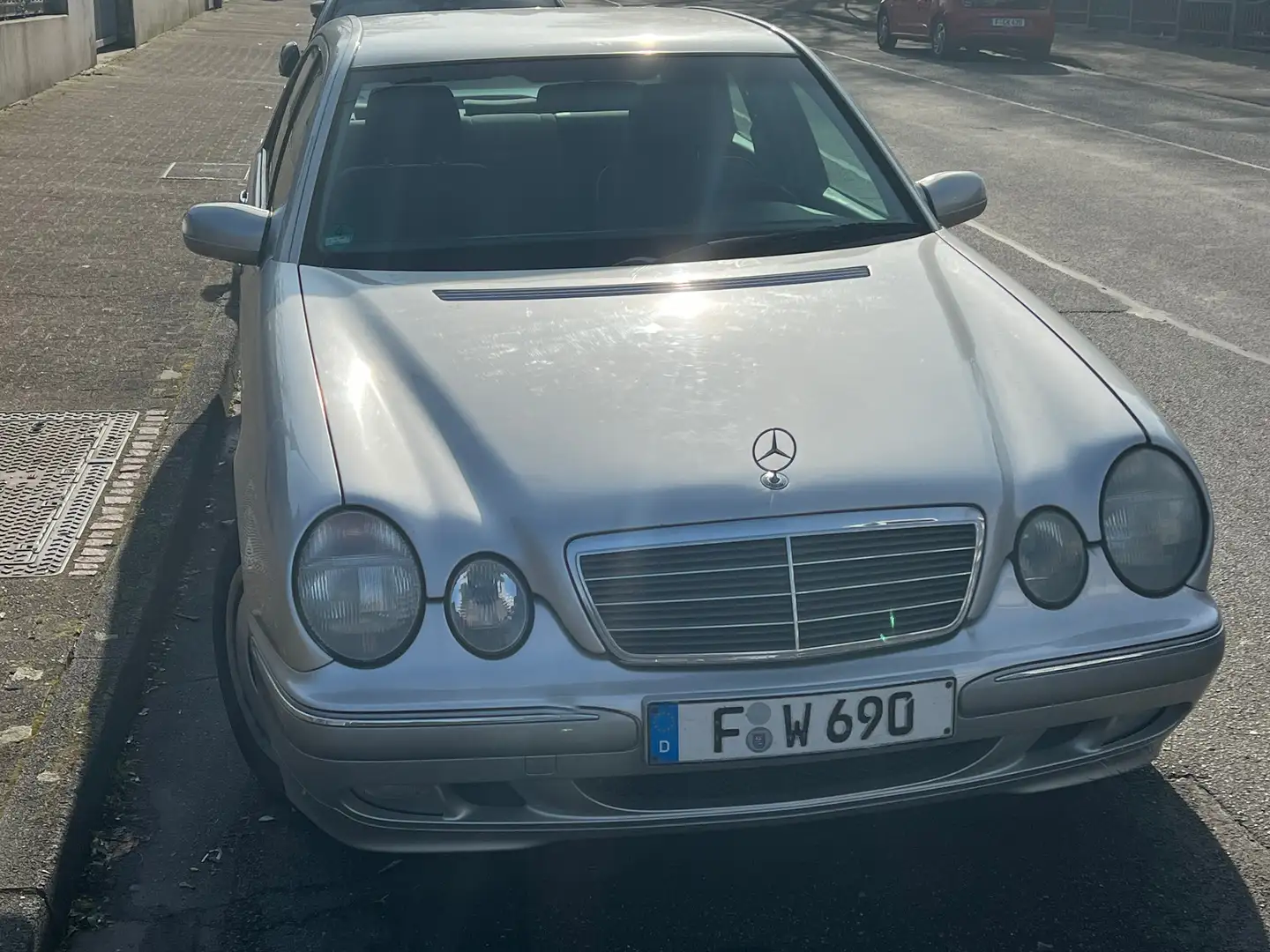 Mercedes-Benz E 240 E-Klasse Classic Silber - 1