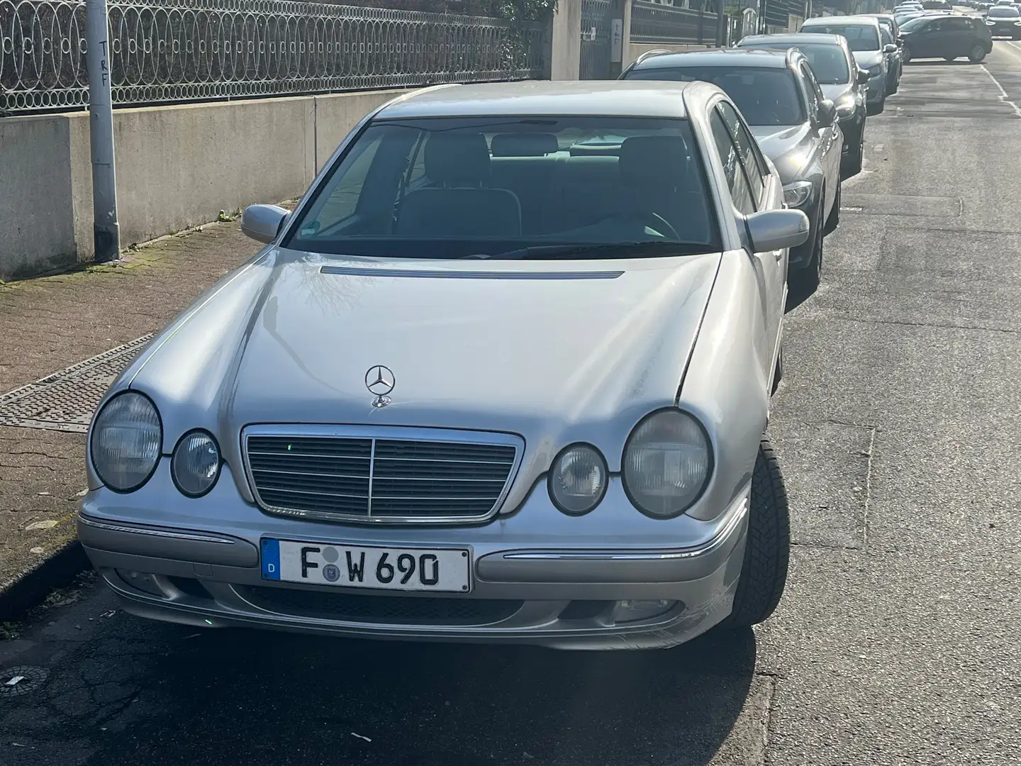 Mercedes-Benz E 240 E-Klasse Classic Silber - 2