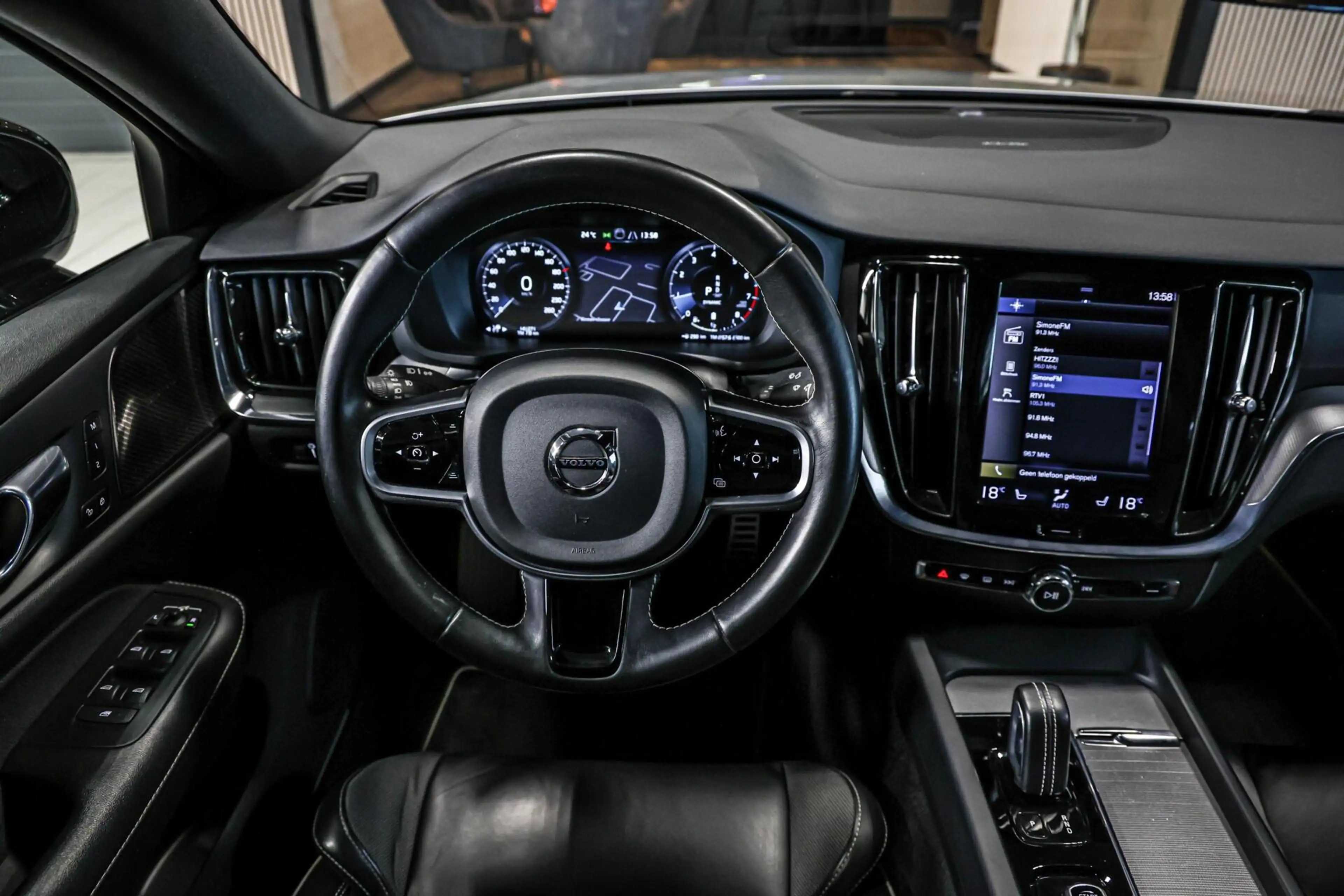 Volvo S60 2.0 B4 R-Design|H&K|Leer|Trekhaak|Carplay|ACC|ECC| — photo 2