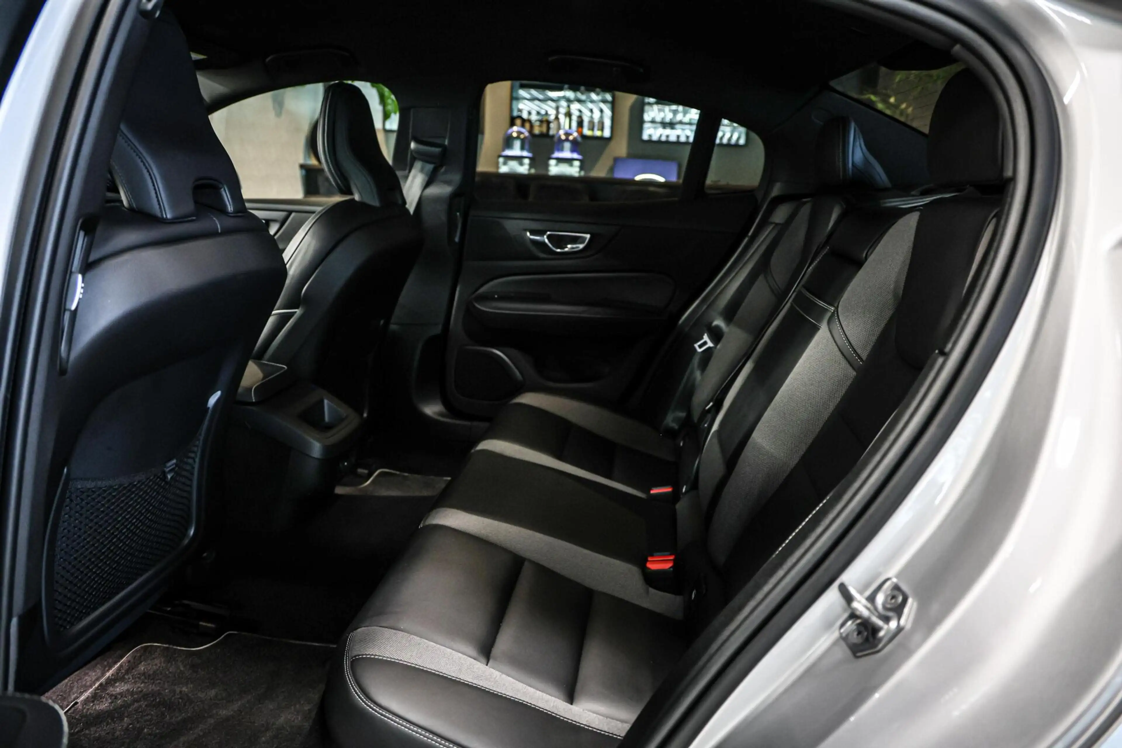 Volvo S60 2.0 B4 R-Design|H&K|Leer|Trekhaak|Carplay|ACC|ECC| — photo 10