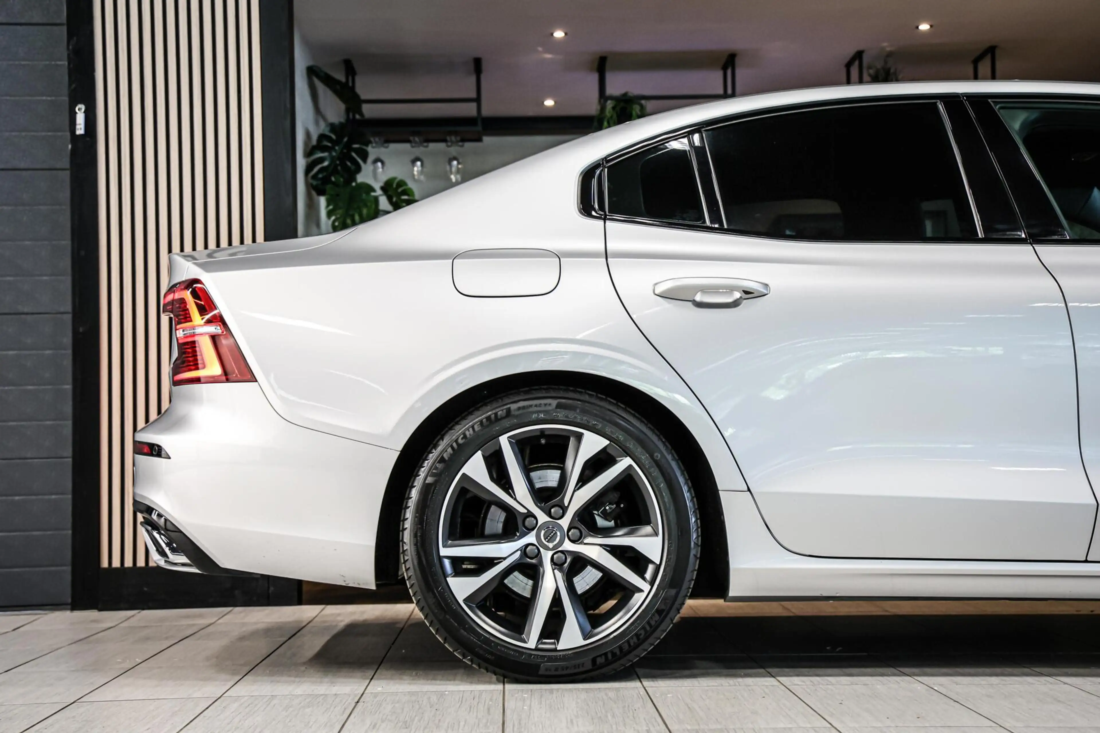 Volvo S60 2.0 B4 R-Design|H&K|Leer|Trekhaak|Carplay|ACC|ECC| — photo 15