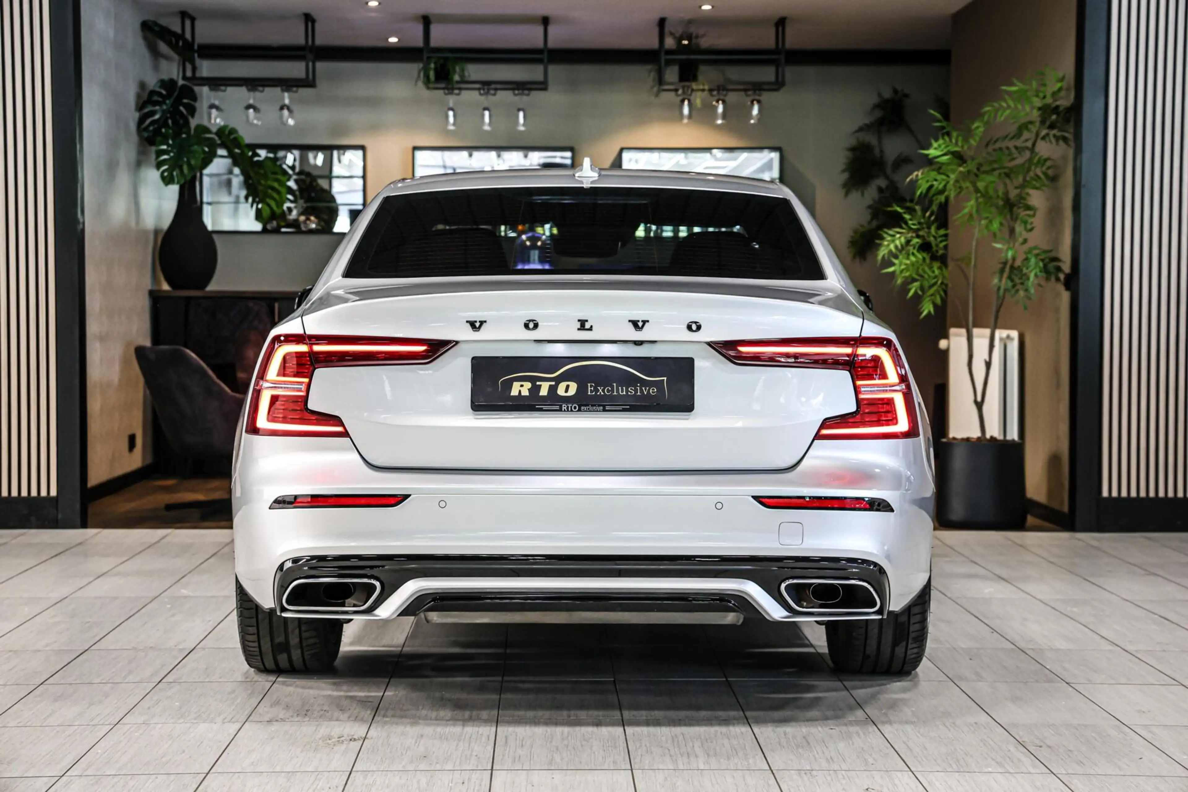 Volvo S60 2.0 B4 R-Design|H&K|Leer|Trekhaak|Carplay|ACC|ECC| — photo 12