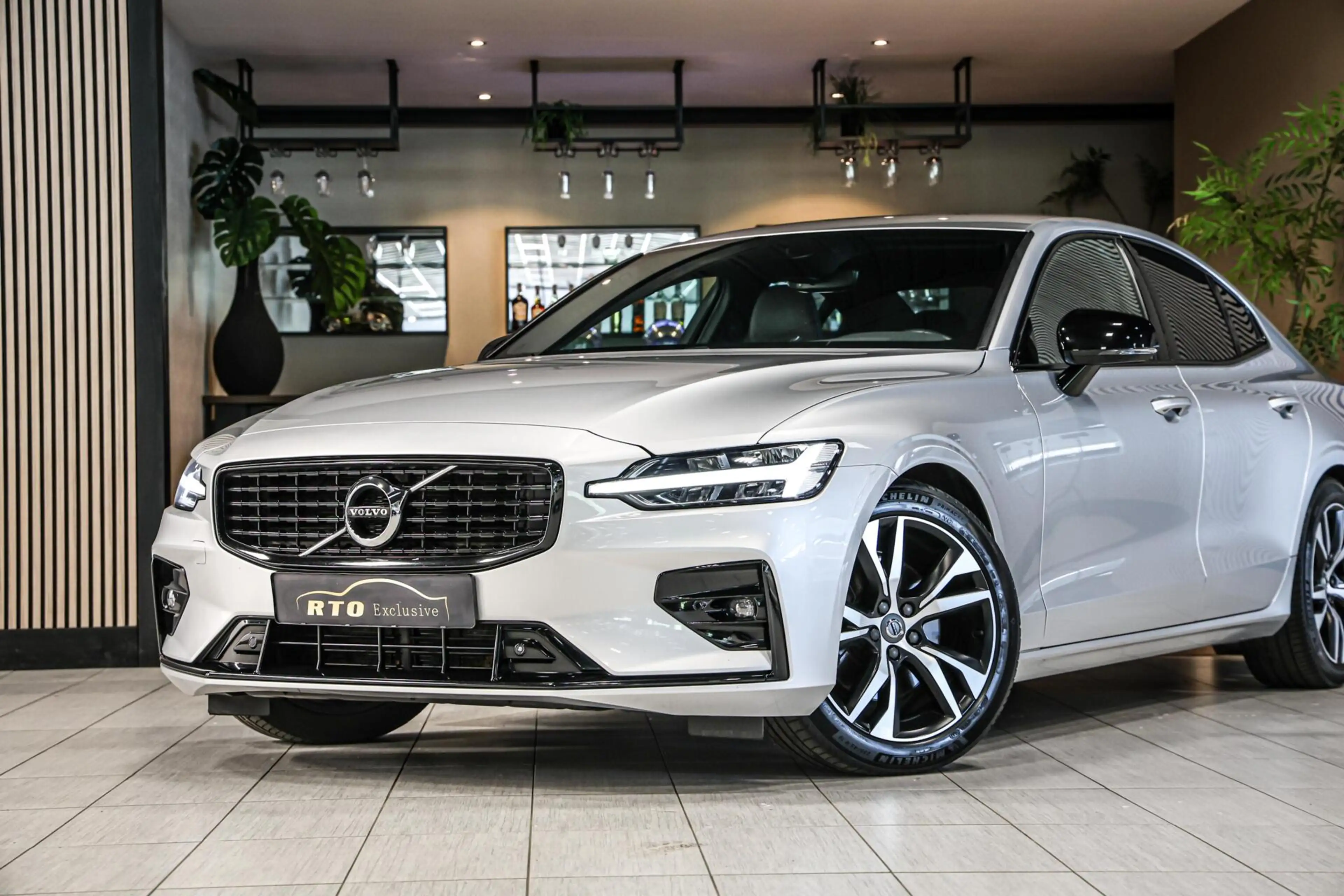 Volvo S60 2.0 B4 R-Design|H&K|Leer|Trekhaak|Carplay|ACC|ECC| — photo 7
