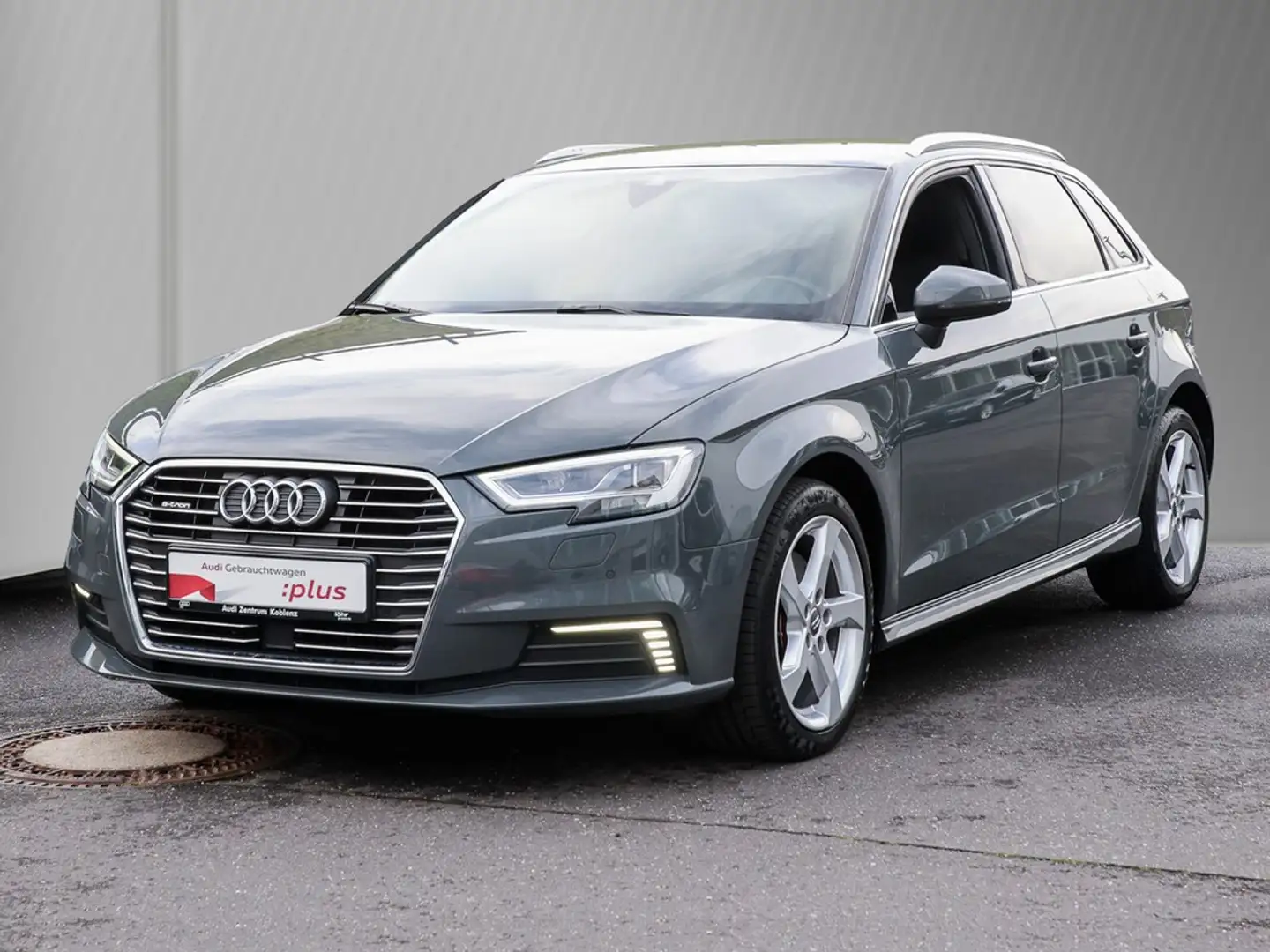 Audi A3 Sportback 40 TFSI e sport Navi ACC Kamera Grau - 2