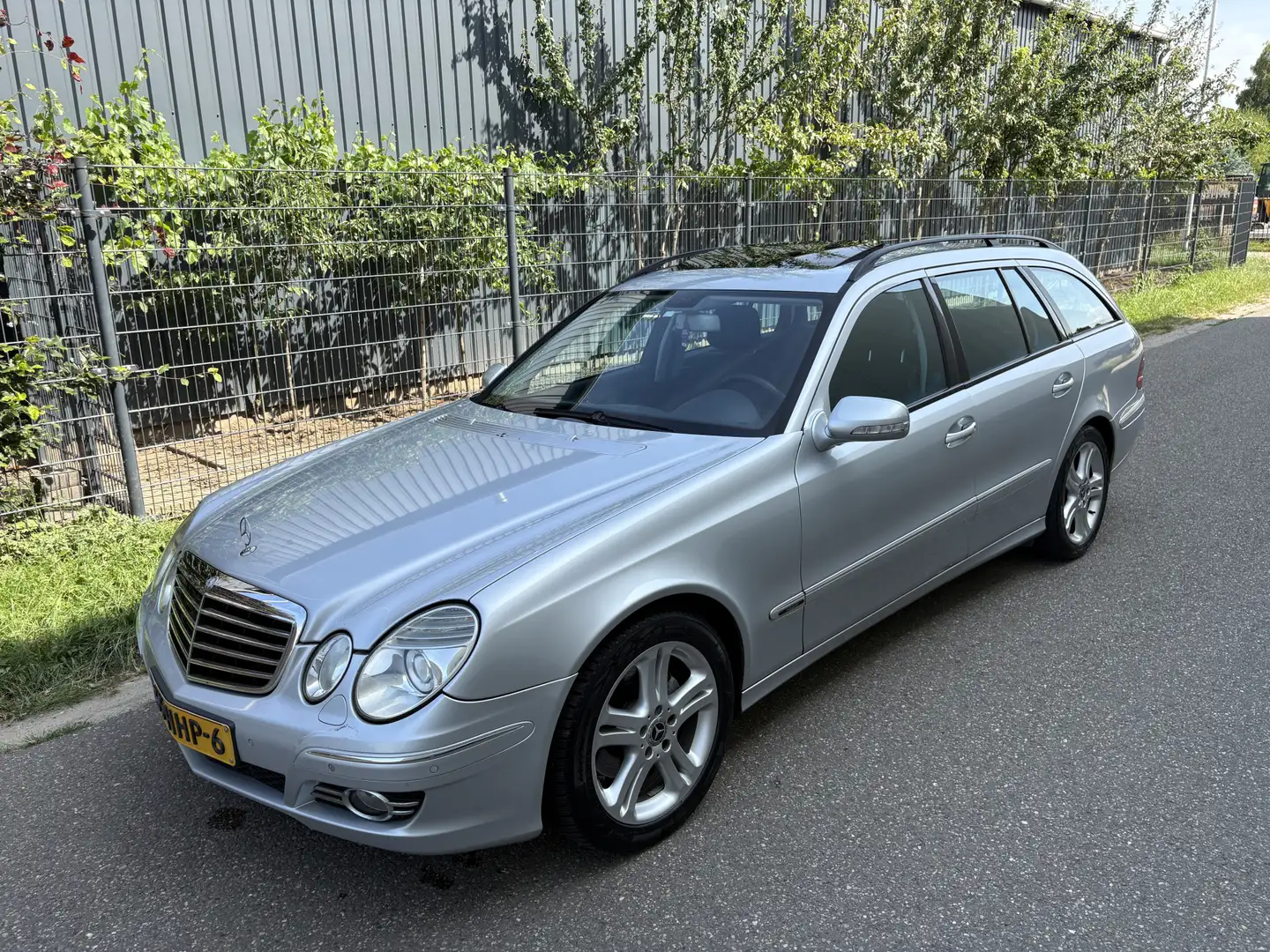 Mercedes-Benz E 320 Estate CDI Avantgarde / AUTOMAAT / NAVI / STOELKOE Gris - 2