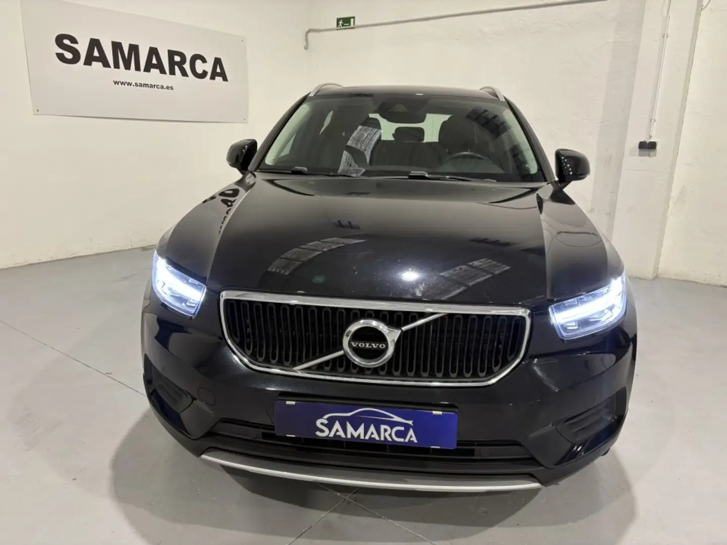 Volvo XC40 T5 Twin Momentum Aut. Negro - 2