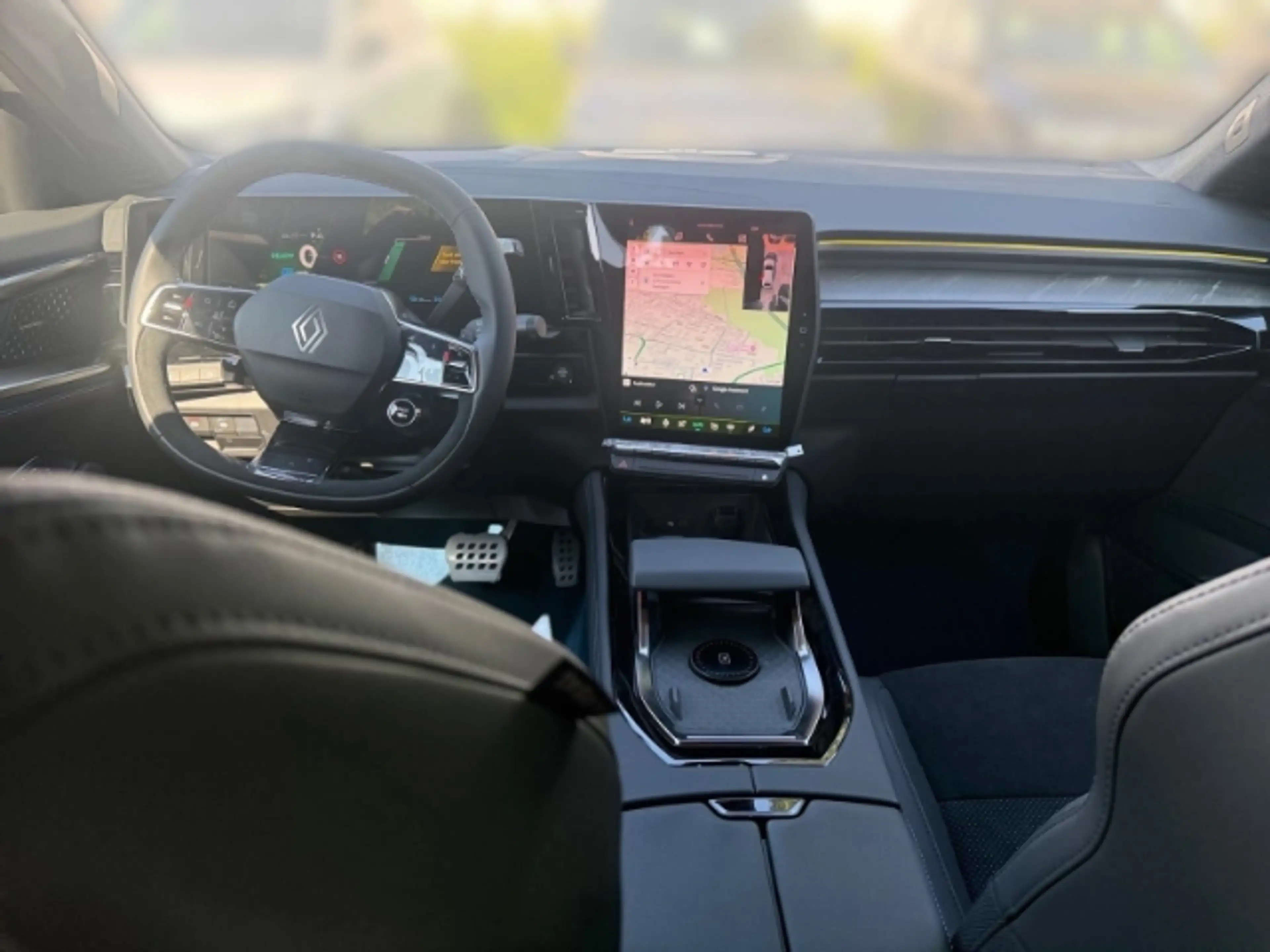 Renault Rafale Atelier Alpine Hyper Hybrid E-Tech 4x4 300 + Head- — photo 11