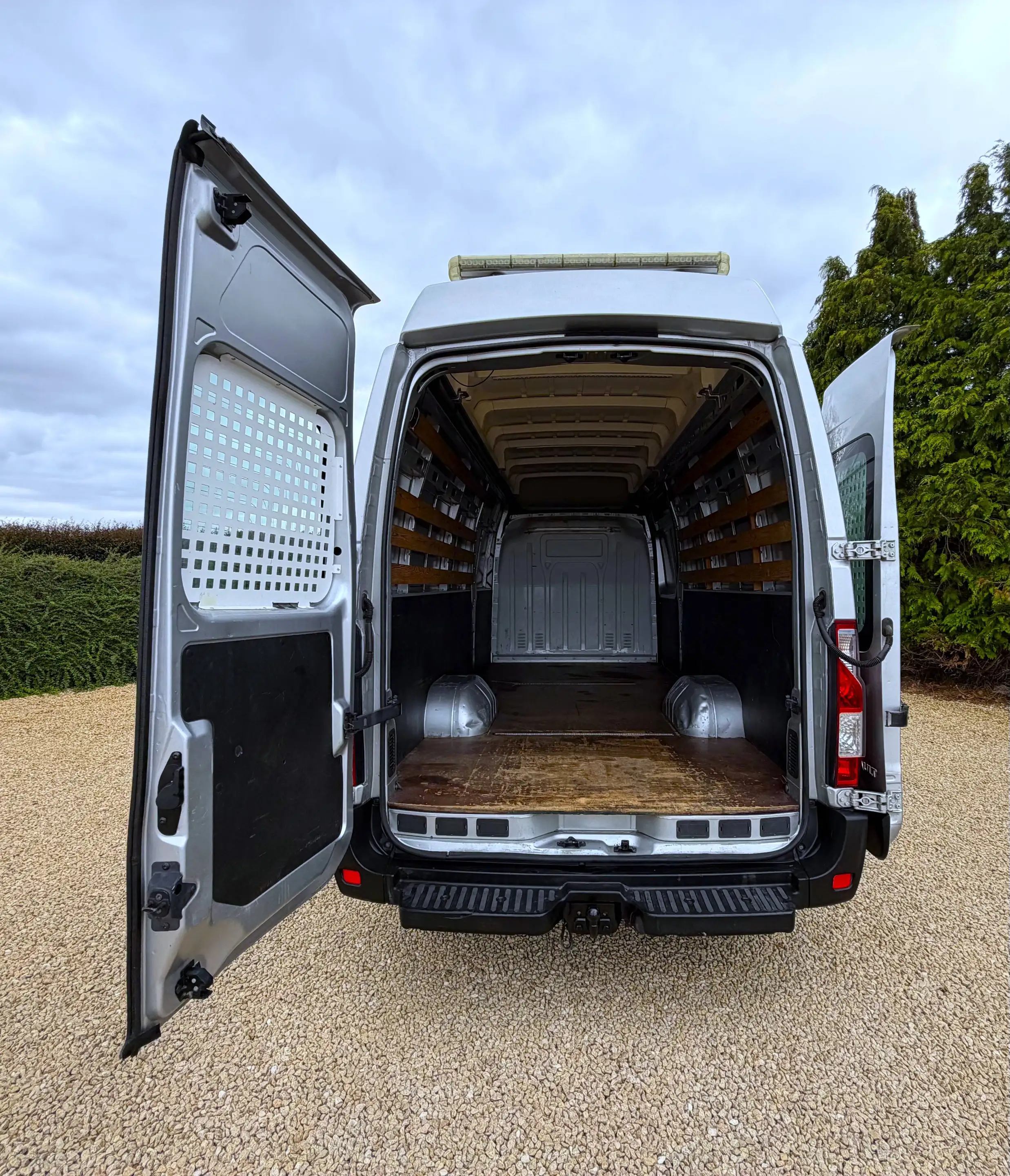 Renault Master 2.3 dCi 145 CV Grand Confort L4H3 AIRCO PREMIER PROPRIETAIRE 3 PLACES EXTRA LONG + ROUE JUMELEE — photo 4