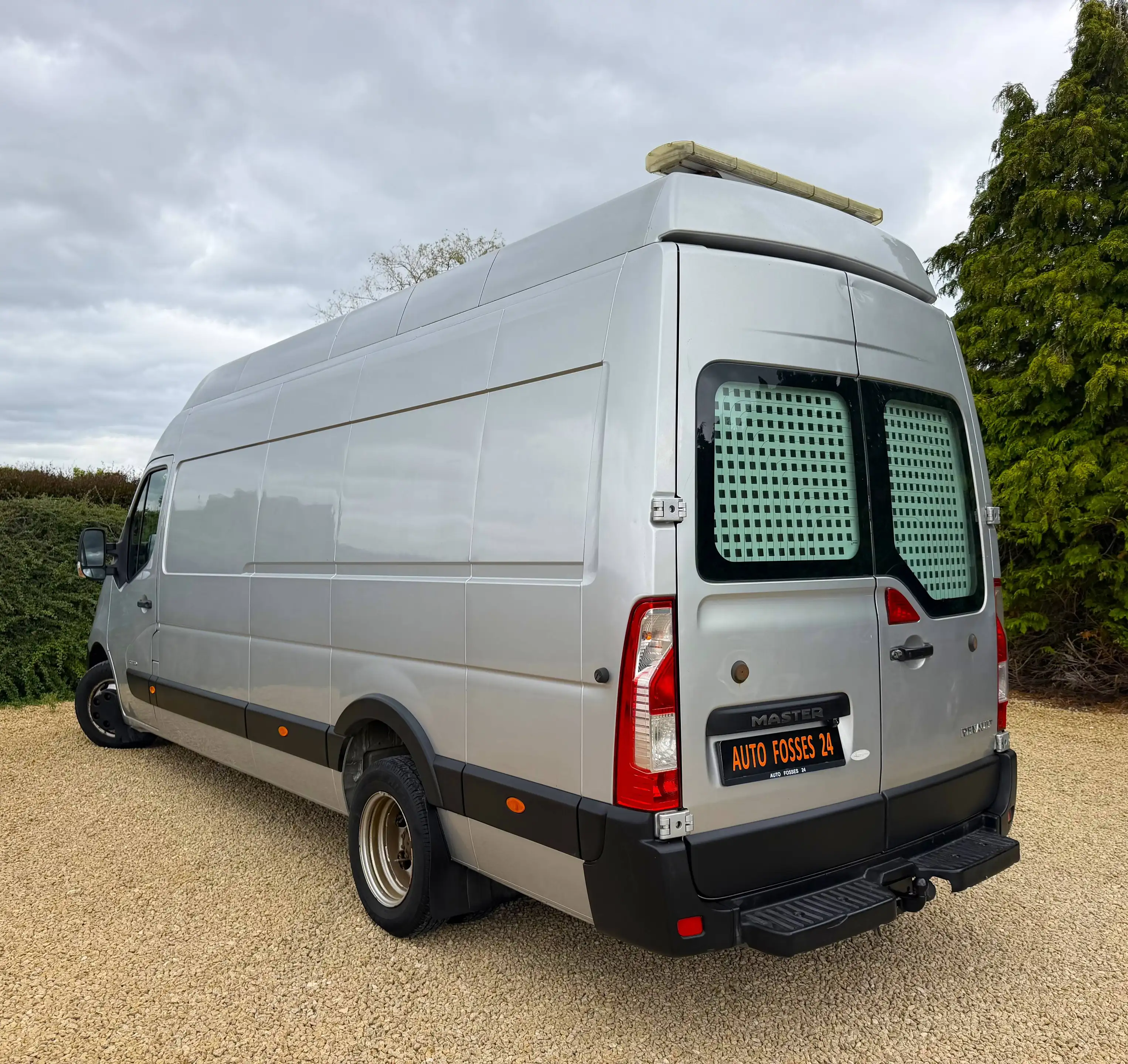 Renault Master 2.3 dCi 145 CV Grand Confort L4H3 AIRCO PREMIER PROPRIETAIRE 3 PLACES EXTRA LONG + ROUE JUMELEE — photo 9