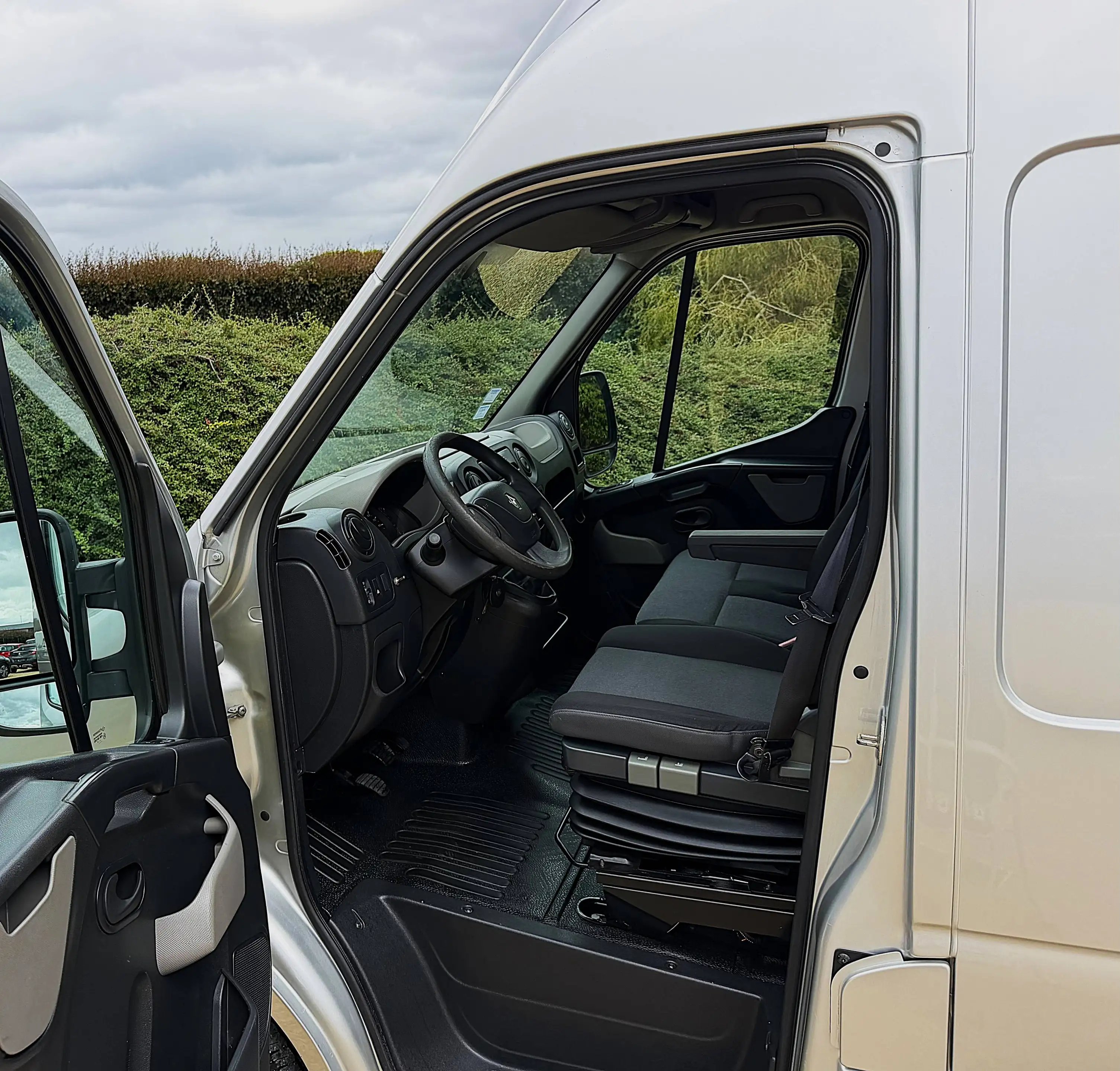 Renault Master 2.3 dCi 145 CV Grand Confort L4H3 AIRCO PREMIER PROPRIETAIRE 3 PLACES EXTRA LONG + ROUE JUMELEE — photo 14