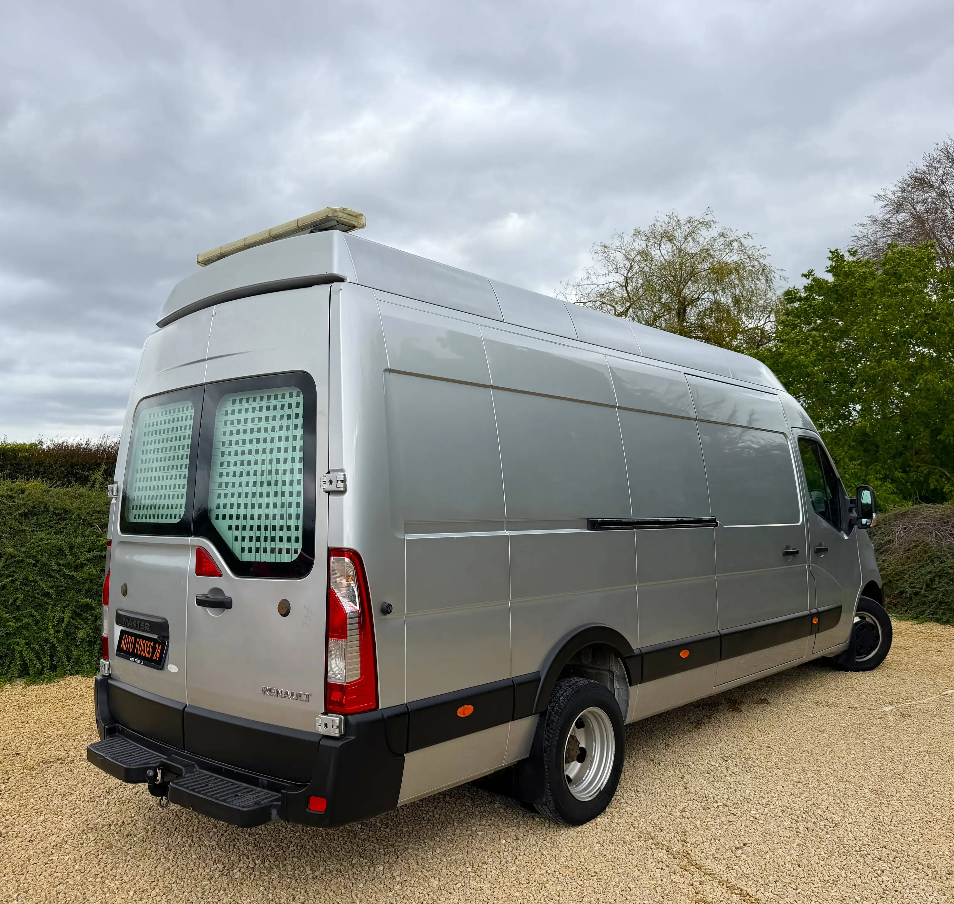 Renault Master 2.3 dCi 145 CV Grand Confort L4H3 AIRCO PREMIER PROPRIETAIRE 3 PLACES EXTRA LONG + ROUE JUMELEE — photo 3