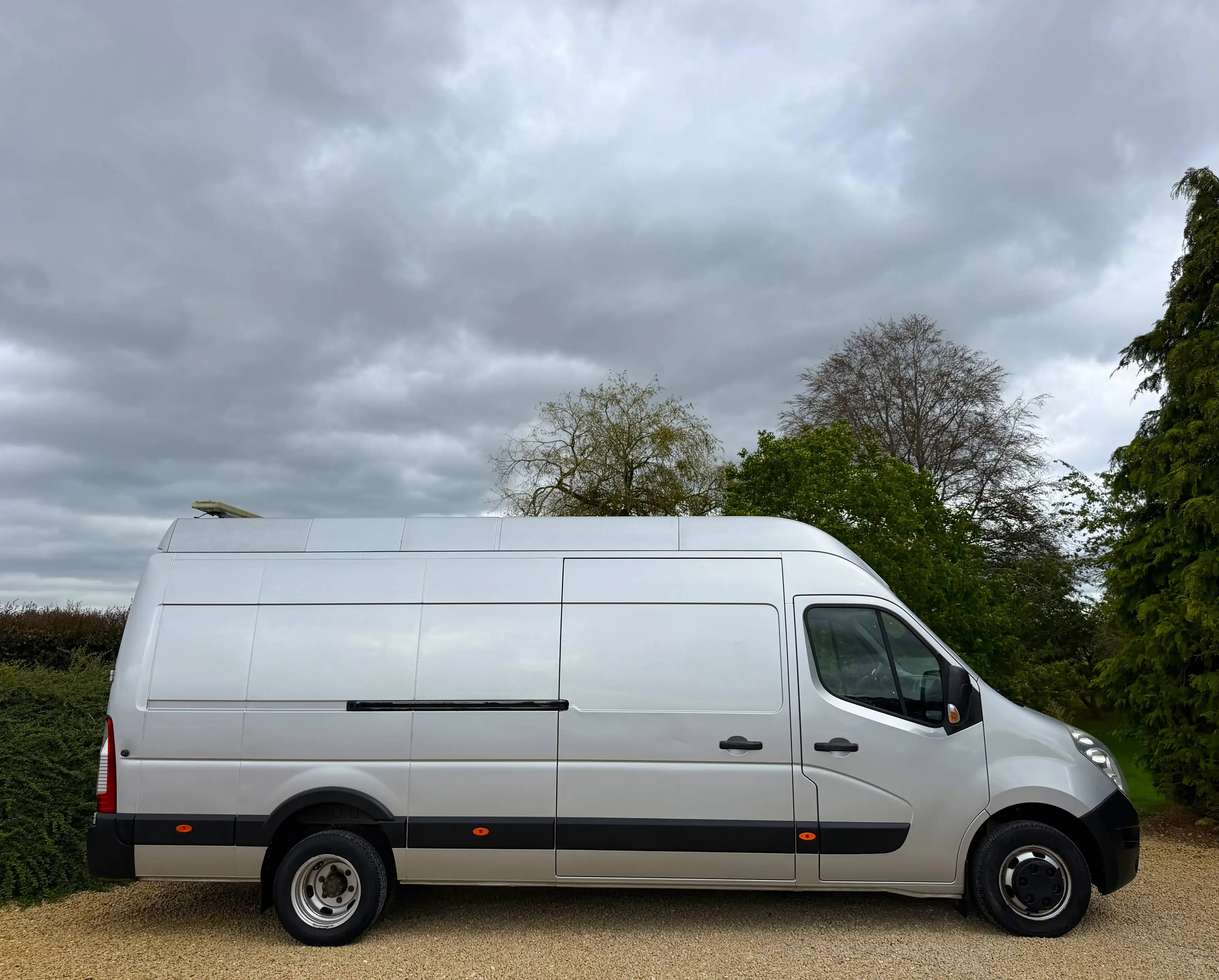 Renault Master 2.3 dCi 145 CV Grand Confort L4H3 AIRCO PREMIER PROPRIETAIRE 3 PLACES EXTRA LONG + ROUE JUMELEE — photo 2
