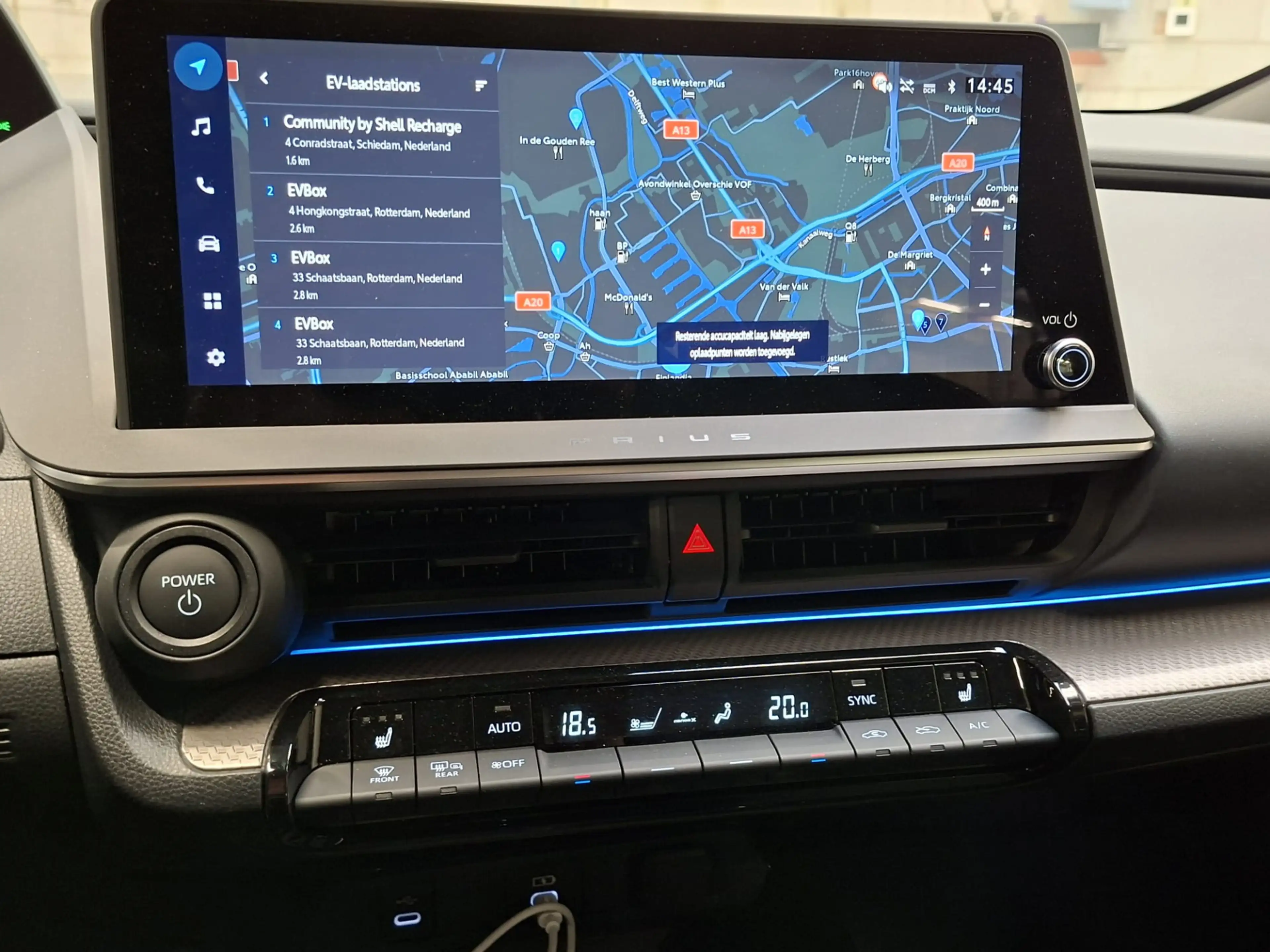 Toyota Prius 2.0 Plug-in Executive Demo Dick — photo 8