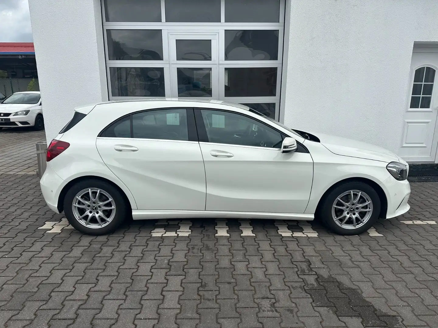 Mercedes-Benz A 160 Style Automatik erst 41 TKM Weiß - 2