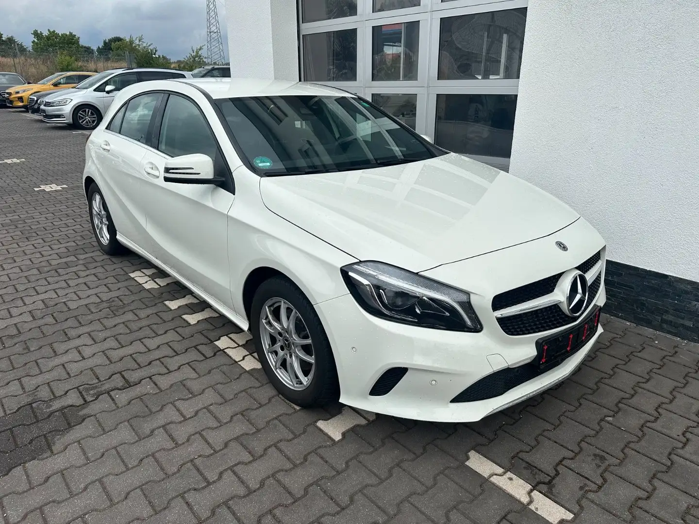 Mercedes-Benz A 160 Style Automatik erst 41 TKM Weiß - 1