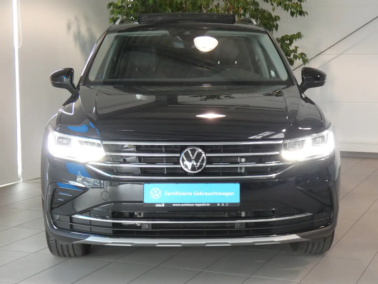 Volkswagen Tiguan 1.5 TSI Elegance AHK PANO LEDER EASY OPEN STDHZG Negro - 2