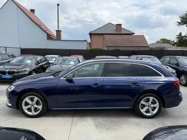 Audi A4 Avant view 8