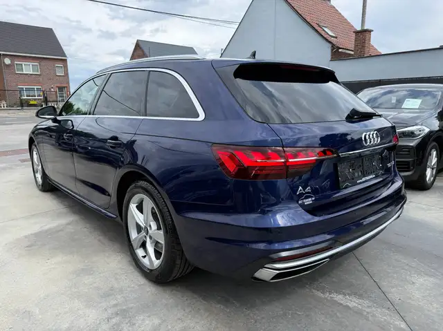 Audi A4 Avant view 7