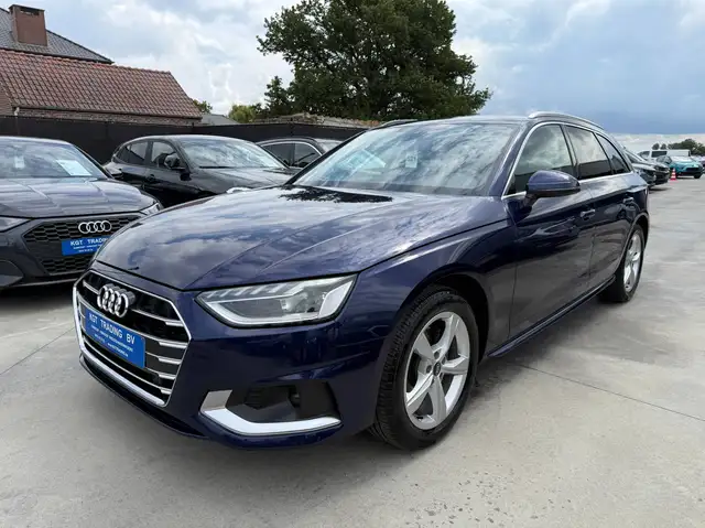Audi A4 Avant view 9