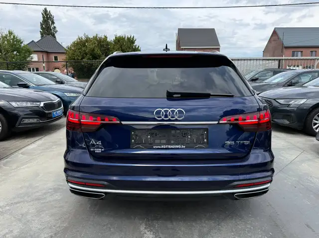 Audi A4 Avant view 6